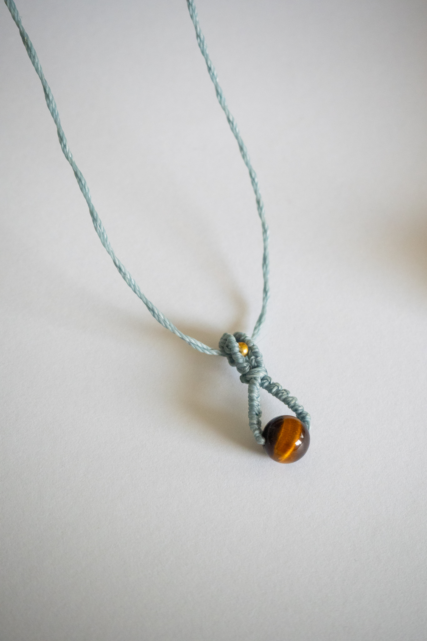 collier simple bleu ciel pierre oeil de tigre