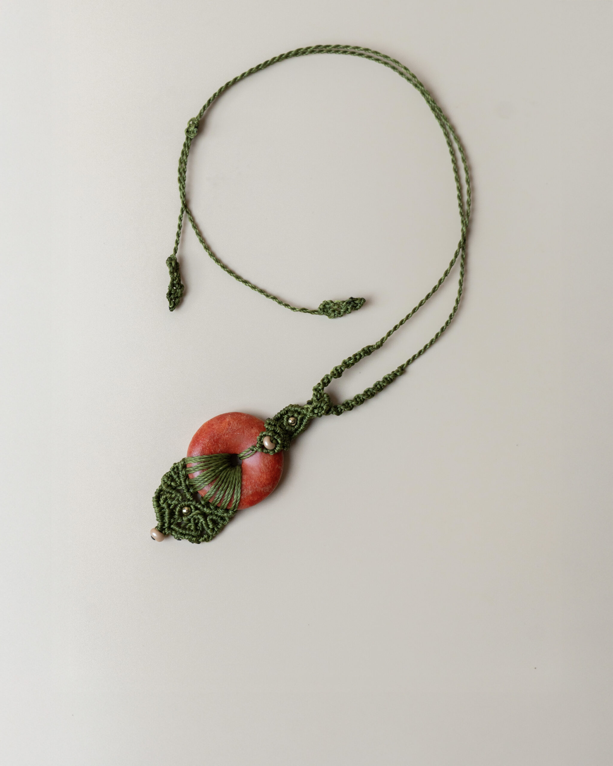 colliers donut jaspe rouge fils vert